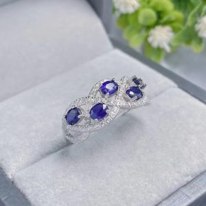 純銀鑲嵌天然藍寶石戒指 每粒寶石約0.2ct, 共5粒